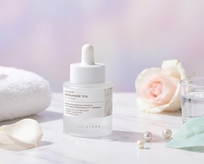 Skin1004 - Madagascar Centella Niacinamide 10 Boosting Shot Ampoule (30ml) - Suero para manchas, poros y piel sensible