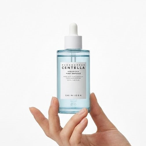 SKIN1004 - Madagascar Centella Hyalu-Cica First Ampoule (100 ml) - Suero para una hidratación profunda y para  piel sensible